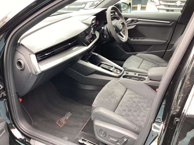 アウディ ＲＳ３　セダン ２．５ ４ＷＤ R4年 (関東) 99