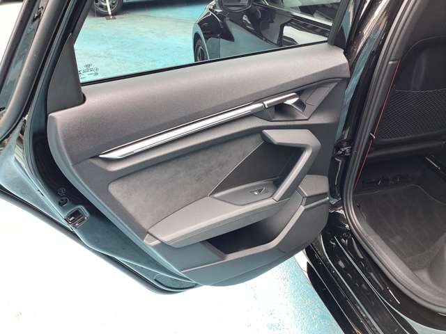 アウディ ＲＳ３　セダン ２．５ ４ＷＤ R4年 (関東) 99