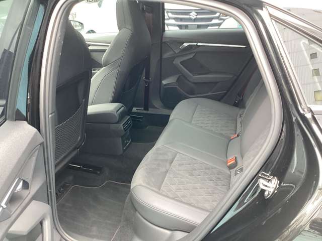 アウディ ＲＳ３　セダン ２．５ ４ＷＤ R4年 (関東) 99