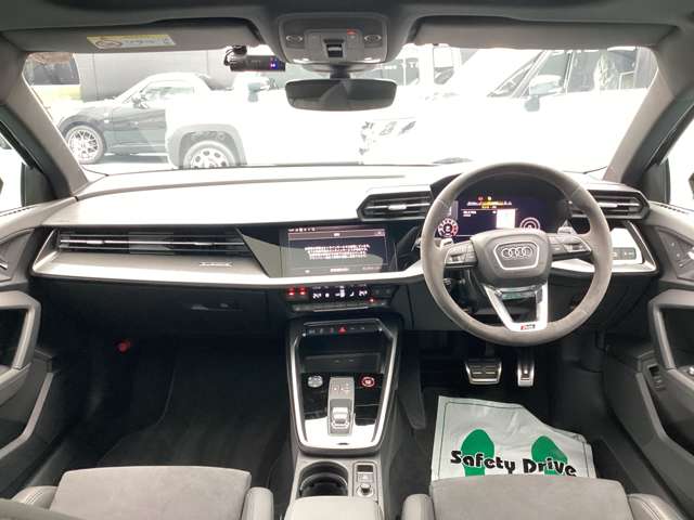 アウディ ＲＳ３　セダン ２．５ ４ＷＤ R4年 (関東) 99
