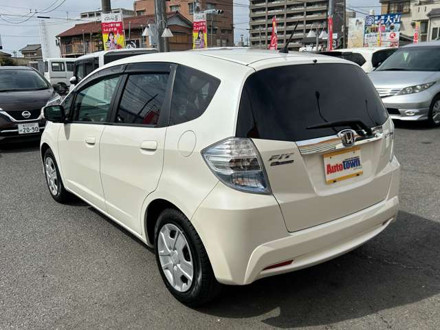 ホンダ フィット　ハイブリッド １．３ スマートセレクション H23年 (東海) 99
