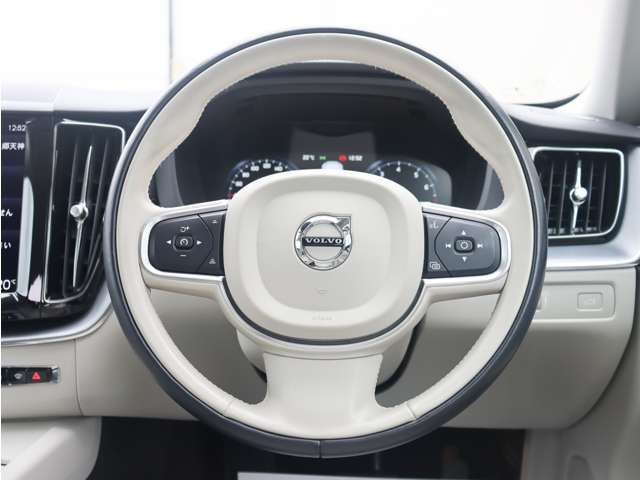 ボルボ ＸＣ６０ Ｔ５ ＡＷＤ モメンタム ４ＷＤ H29年 (東海) 99