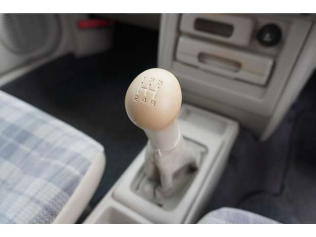 日産 ラシーン １．５ タイプＩＩＩ ４ＷＤ H7年 (関東) 99