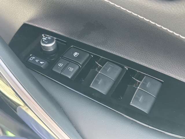 トヨタ カローラ　ツーリング　ハイブリッド １．８ ハイブリッド アクティブ スポーツ R7年 (東海) 99