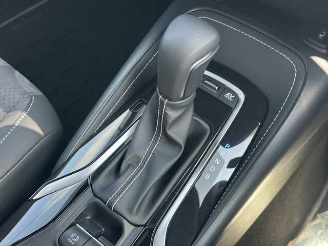トヨタ カローラ　ツーリング　ハイブリッド １．８ ハイブリッド アクティブ スポーツ R7年 (東海) 99