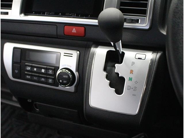 トヨタ ハイエースバン ２．８ スーパーＧＬ ロング ディーゼルターボ ４ＷＤ R7年 (北海道) 99