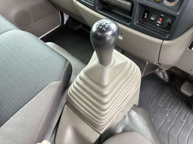 日産 アトラス ３．０Ｄターボ H28年 (関東) 99