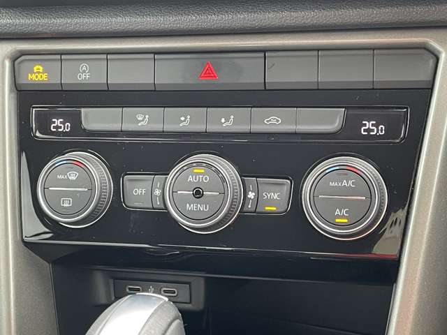 フォルクスワーゲン Ｔ－ＲＯＣ ＴＳＩ スタイル デザイン パッケージ R3年 () 99