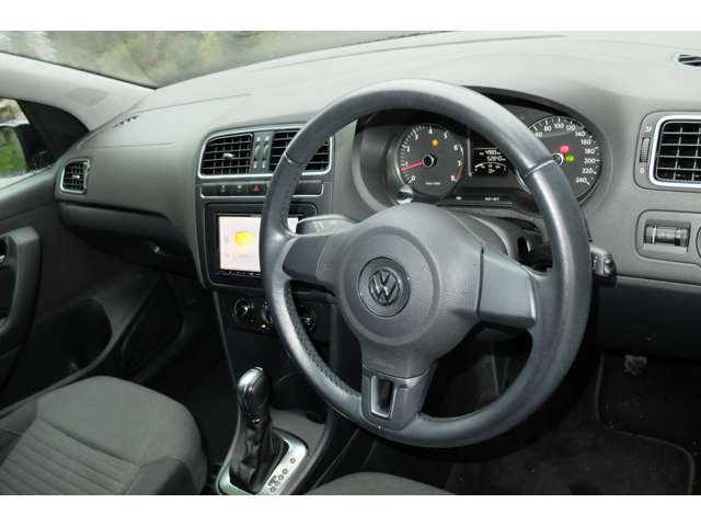 フォルクスワーゲン ポロ ＴＳＩ　コンフォートライン　ブルーモーションテクノロジー H24年 (近畿) 99