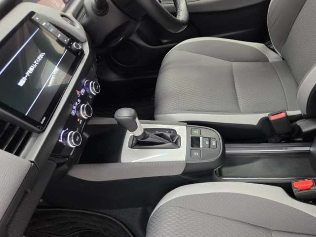 ホンダ フィット １．３ クロスター R2年 (中国) 99