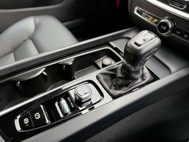 ボルボ Ｖ６０ Ｔ５　モメンタム R2年 (東海) 99