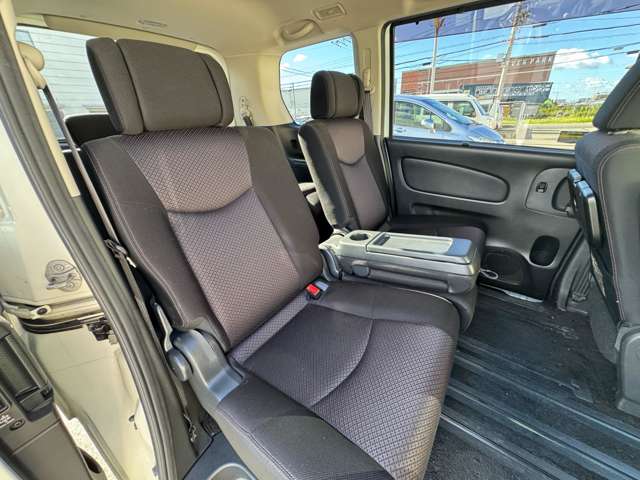 日産 セレナ ２．０ ハイウェイスター Ｖセレクション H24年 (近畿) 99