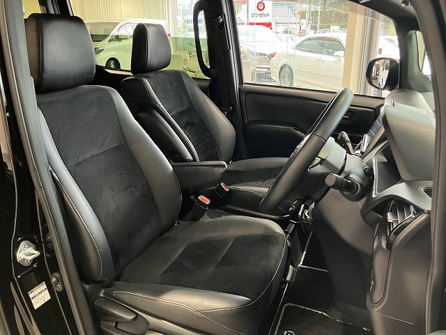 トヨタ ヴォクシー １．８ ハイブリッド ＺＳ 煌ＩＩＩ R3年 (近畿) 99