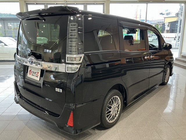 トヨタ ヴォクシー １．８ ハイブリッド ＺＳ 煌ＩＩＩ R3年 (近畿) 99