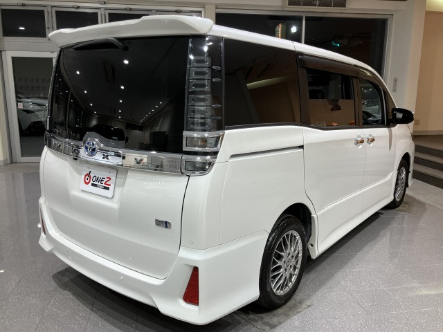 トヨタ ヴォクシー １．８ ハイブリッド ＺＳ 煌ＩＩＩ R3年 (近畿) 99