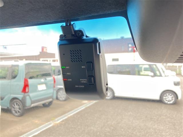 ホンダ Ｎ　ＢＯＸ カスタム ６６０ ＥＸ R4年 (東海) 99