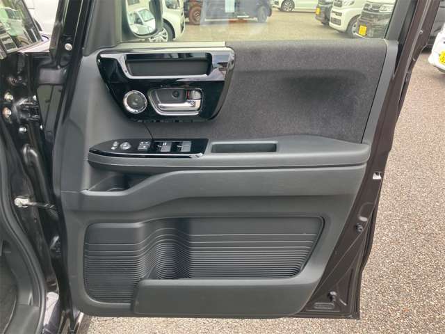 ホンダ Ｎ　ＢＯＸ カスタム ６６０ ＥＸ R4年 (東海) 99