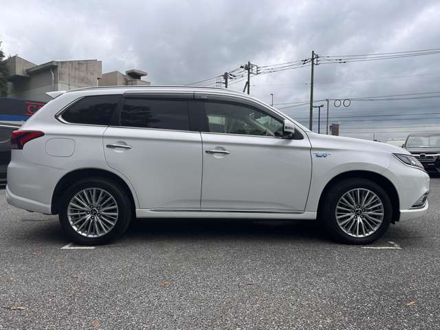 三菱 アウトランダーＰＨＥＶ ２．４ Ｇ ４ＷＤ R1年 (関東) 99