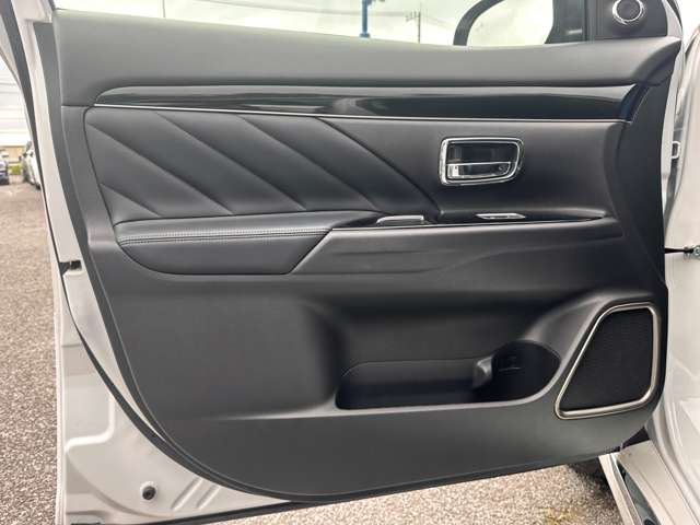 三菱 アウトランダーＰＨＥＶ ２．４ Ｇ ４ＷＤ R1年 (関東) 99