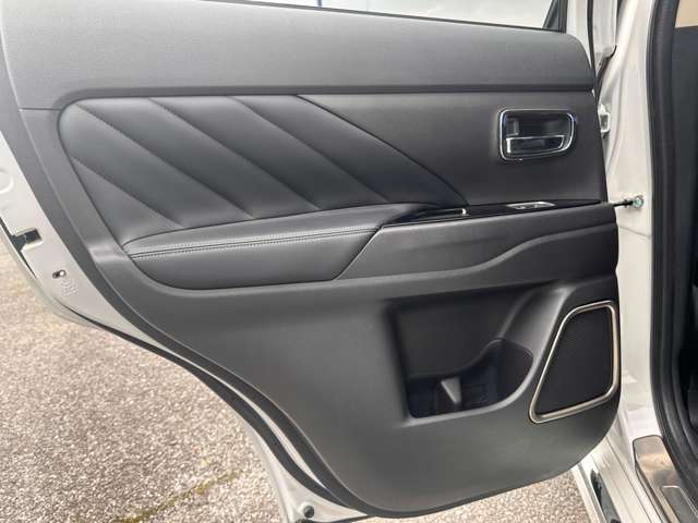 三菱 アウトランダーＰＨＥＶ ２．４ Ｇ ４ＷＤ R1年 (関東) 99