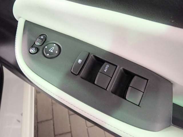 ホンダ フィット　ハイブリッド １．５ Ｅ：ＨＥＶ ホーム R5年 (近畿) 99