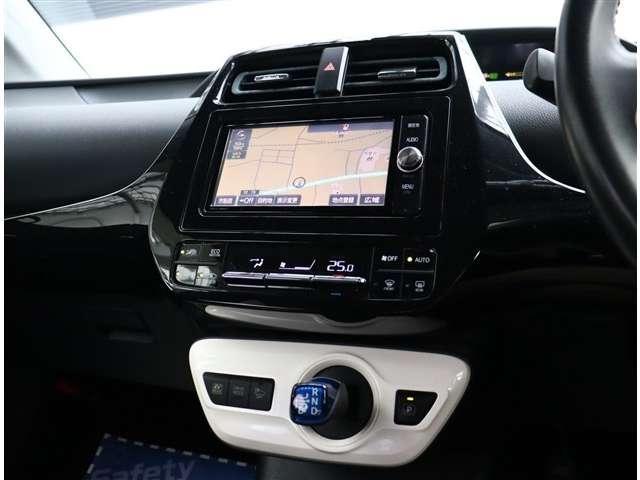 トヨタ プリウス １．８ Ｓ セーフティ プラス Ｅ－ＦＯＵＲ ４ＷＤ H29年 (関東) 99