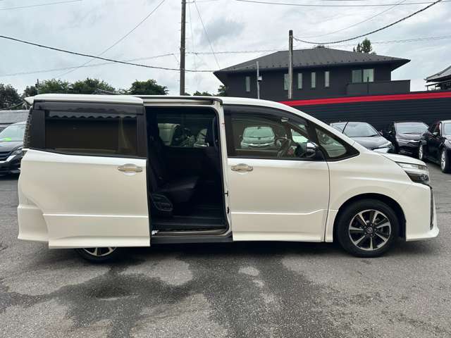 トヨタ ヴォクシー ２．０ ＺＳ 煌ＩＩ R1年 (関東) 99