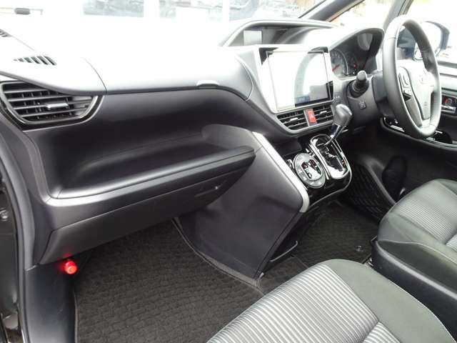 トヨタ ヴォクシー ２．０ ＺＳ 煌ＩＩ R2年 (関東) 99