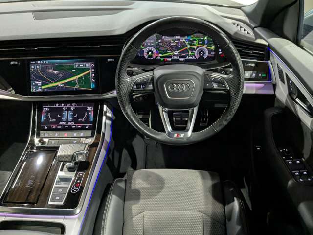 アウディ Ｑ８ ５５ ＴＦＳＩ クワトロ デビューパッケージ Ｓライン ４ＷＤ R1年 () 99