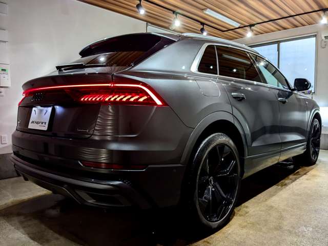 アウディ Ｑ８ ５５ ＴＦＳＩ クワトロ デビューパッケージ Ｓライン ４ＷＤ R1年 () 99