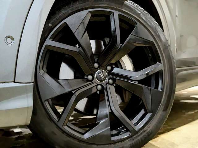 アウディ Ｑ８ ５５ ＴＦＳＩ クワトロ デビューパッケージ Ｓライン ４ＷＤ R1年 () 99