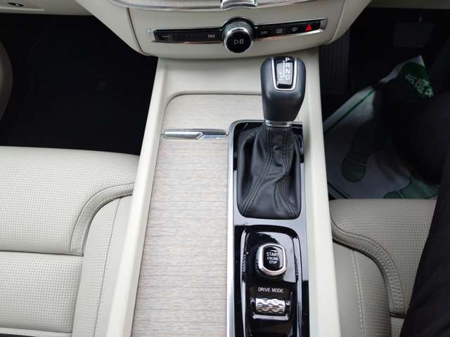 ボルボ ＸＣ６０ Ｄ４ ＡＷＤ インスクリプション ディーゼルターボ ４ＷＤ R1年 (関東) 99