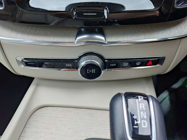 ボルボ ＸＣ６０ Ｄ４ ＡＷＤ インスクリプション ディーゼルターボ ４ＷＤ R1年 (関東) 99