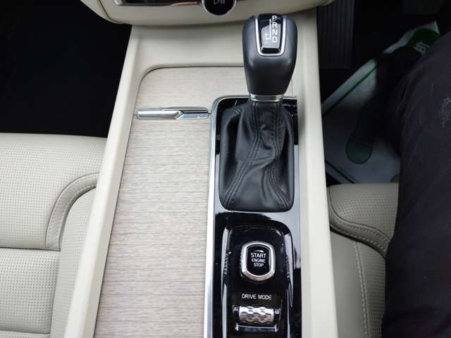 ボルボ ＸＣ６０ Ｄ４ ＡＷＤ インスクリプション ディーゼルターボ ４ＷＤ R1年 (関東) 99