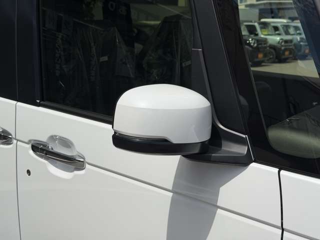 ホンダ Ｎ　ＢＯＸ カスタム ６６０ ４ＷＤ R8年 () 99