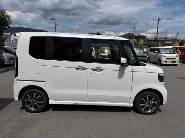 ホンダ Ｎ　ＢＯＸ カスタム ６６０ ４ＷＤ R8年 () 99