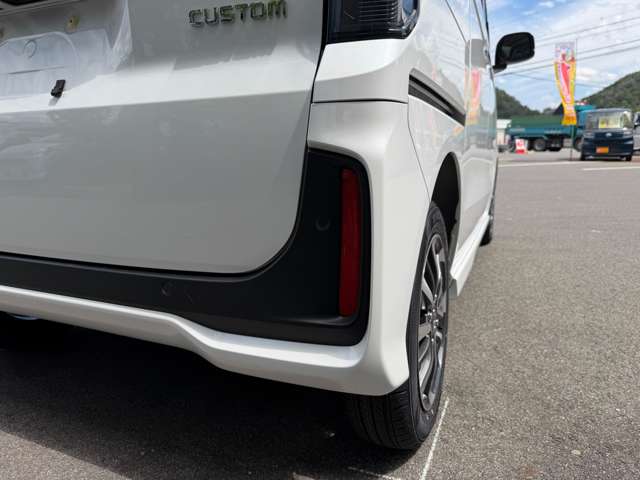 ホンダ Ｎ　ＢＯＸ カスタム ６６０ ４ＷＤ R8年 () 99