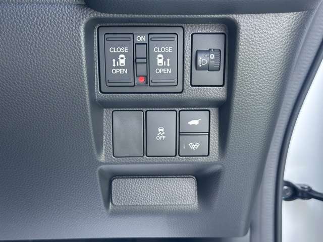 ホンダ ステップワゴン １．５ スパーダ ４ＷＤ R8年 (東海) 99