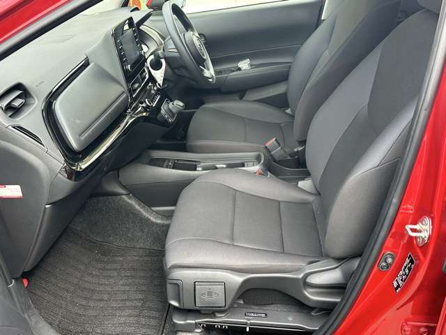トヨタ アクア １．５ Ｘ ウェルキャブ 車イス収納装置付車（助手席ターンチルト付） R5年 (東海) 99