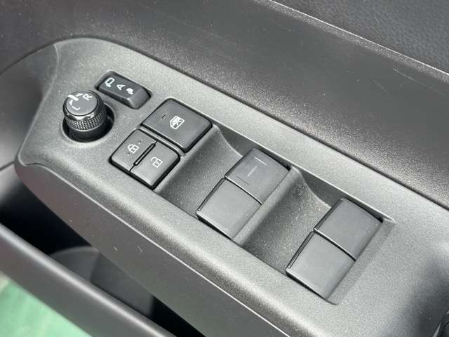 トヨタ アクア １．５ Ｘ ウェルキャブ 車イス収納装置付車（助手席ターンチルト付） R5年 (東海) 99