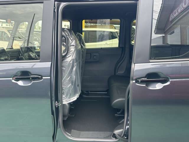 ホンダ Ｎ　ＢＯＸ カスタム ６６０ ターボ ブラック スタイル R8年 (東海) 99