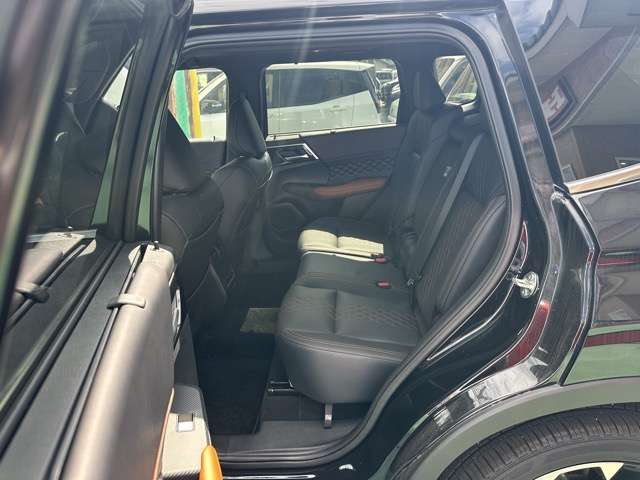 三菱 アウトランダーＰＨＥＶ ＰＨＥＶ ２．４ Ｐ ４ＷＤ R6年 (東海) 99