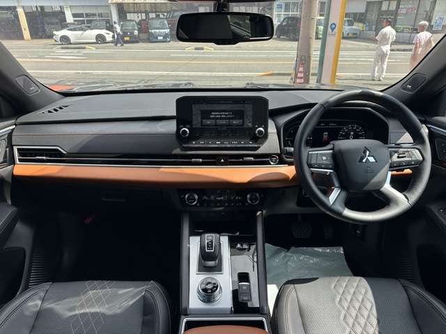 三菱 アウトランダーＰＨＥＶ ＰＨＥＶ ２．４ Ｐ ４ＷＤ R6年 (東海) 99
