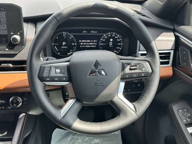 三菱 アウトランダーＰＨＥＶ ＰＨＥＶ ２．４ Ｐ ４ＷＤ R6年 (東海) 99