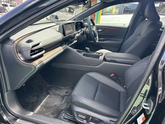 トヨタ クラウン ２．５ Ｚ ハイブリッド車 R7年 (東海) 99