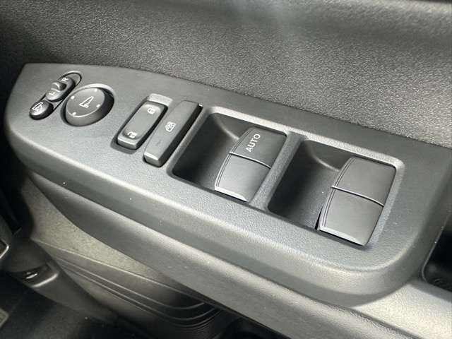 ホンダ Ｎ　ＢＯＸ カスタム ６６０ ターボ ブラック スタイル R8年 (東海) 99