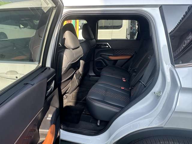 三菱 アウトランダーＰＨＥＶ ＰＨＥＶ ２．４ Ｐ ４ＷＤ R6年 (東海) 99