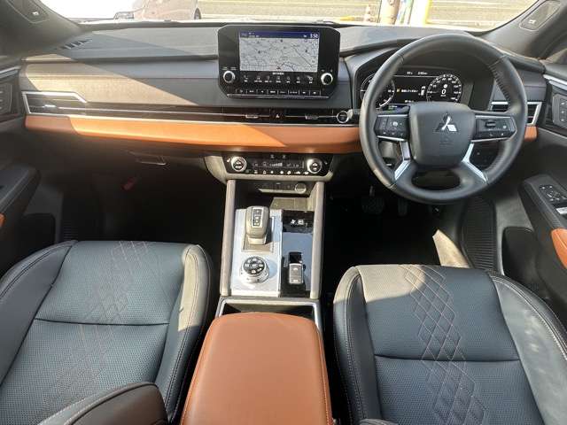 三菱 アウトランダーＰＨＥＶ ＰＨＥＶ ２．４ Ｐ ４ＷＤ R6年 (東海) 99