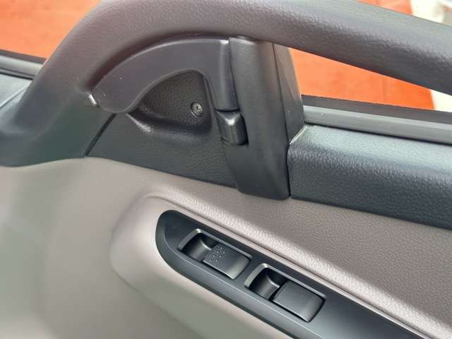 三菱フソウ キャンター ３．０ＤＴ 全低床 平ボディ ２Ｔ R8年 (東海) 99