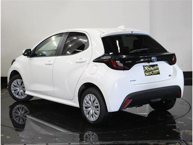 トヨタ ヤリス １．５ ハイブリッド Ｘ Ｅ－ＦＯＵＲ ４ＷＤ R6年 (北海道) 99